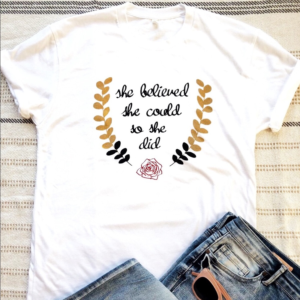 Women graphic tee/women slogan tee.